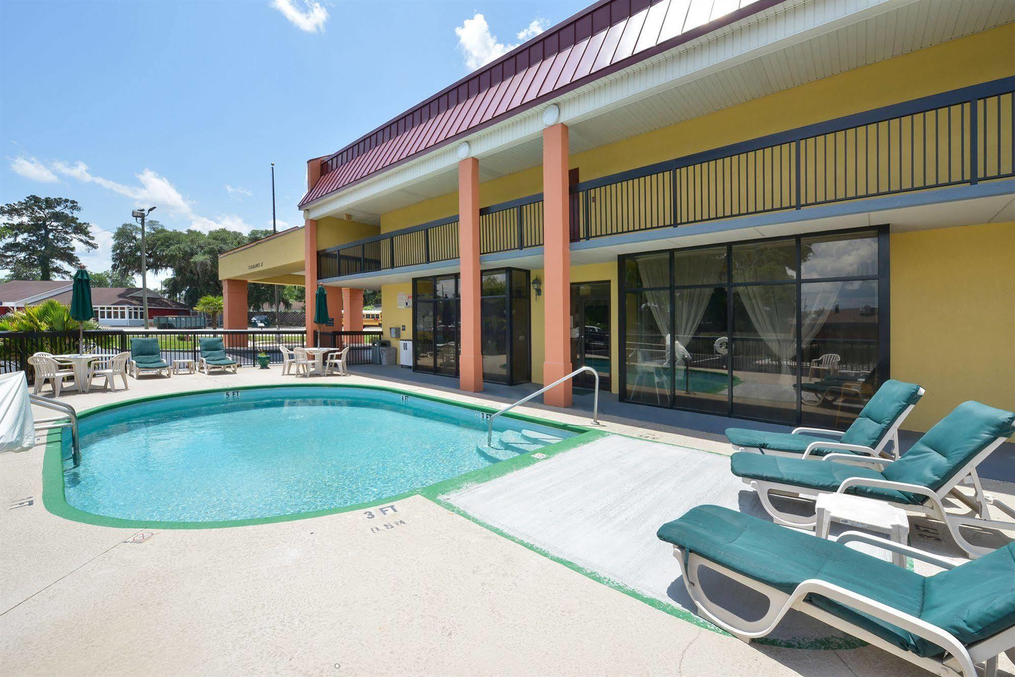 Suburban Studios Hinesville - Fort Stewart Area Exterior photo